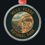 Ornement En Métal Parc national de la Mesa Verde Cirque dérangée rét<br><div class="desc">Design d'illustration vectorielle Mesa Verde. Le parc est connu pour ses maisons de falaises antiques Puebloan bien préservées,  notamment l'immense Cliff Palace.</div>