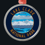 Ornement En Métal Parc national du lac Clark Cercle détendu<br><div class="desc">Design d'illustration vectorielle du lac Clark. Le parc est une terre d'une beauté époustouflante. La vapeur des volcans,  la course saumon,  le fourrage des ours et les montagnes escarpées se reflètent dans des lacs turquoise chatoyants.</div>