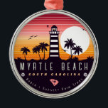 Ornement En Métal Phare de Myrtle Beach SC Retro Sunset Souvenirs<br><div class="desc">La plage de Myrtle Beach a été rénovée pour des vacances. Myrtle Beach île de Caroline du Sud souvenir Vintage pour un voyage sur l'île de Caroline du Sud. Illustration de plage de Myrtle Beach pour les vacanciers et les routards de Caroline du Sud. souvenir rétro de Myrtle Beach. Conception...</div>