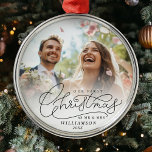 Ornement En Métal Premier Noël M. et Mme Newlyweds Mariage Photo<br><div class="desc">Découvrir les couloirs avec "Premier Noël Mr. Et l'ornement photo de Mme. Célébrez le bonheur des jeunes mariés avec votre touche personnalisée sur cette élégante conception de script en lettres à la main moderne! 🎄 ✨ 💍 #JoieMariéeNouvelle #SouvenirsPersonnalisés</div>