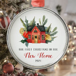 Ornement En Métal Premier Noël Nouveau Accueil Maison d'eau Rouge<br><div class="desc">Célébrez votre premier Noël dans votre nouvelle maison avec ce joli ornement gardien, avec une aquarelle peinte d'un confortable chalet rouge entouré de feuillage d'hiver vert et jaune. Le texte dit "Notre premier Noël dans notre nouvelle maison", avec les mots "Nouvelle maison" en calligraphie rouge et le texte restant en...</div>