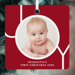 Ornement En Métal Première garde personnalisée de Noël du bébé photo<br><div class="desc">Cet élégant ornement photo de Noël de gardien est décoré du mot JOY en typographie blanche sur un arrière - plan rouge. Facilement personnalisable avec votre photo,  nom et année.</div>