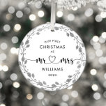 Ornement En Métal Première photo de la femme mariée de Noël Silver W<br><div class="desc">Faites-vous plaisir d'être mari et femme pendant votre premier Noël avec ce cadre photo exquis de feuillage de parties scintillant d'argent. Ce cadre saisit l'essence de la saison et le début de votre voyage de vie en couple marié.</div>