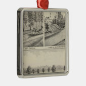 Ornement En Métal Résidence et propriété de Mark Douglas (Droite)