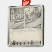 Ornement En Métal Résidence et propriété de Mark Douglas (Gauche)