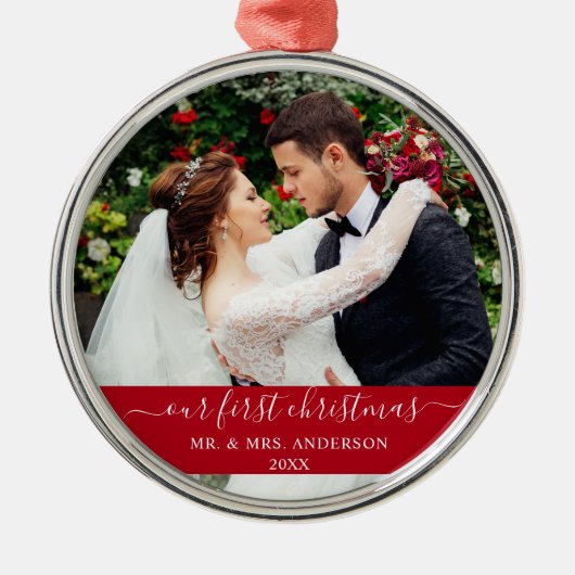 Ornement En Métal Script élégant Notre premier Noël Rouge (Devant)