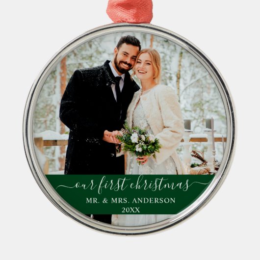 Ornement En Métal Script élégant Notre premier Noël Vert (Devant)