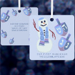 Ornement En Métal Snowman Dreidels mignonne à double face Hanoukka<br><div class="desc">Ces adorables ornements Hanoukka à double face sont un régal pour vous-même ou comme des gardiens réfléchis pour vos amis et votre famille lors de l'échange de cadeaux. Doté d'un joyeux bonhomme de neige juif sur le devant et de deux dreidels assortis sur un arrière - plan bleu pastel pâle,...</div>