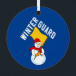 Ornement En Métal Snowman Winter Guard<br><div class="desc">Le texte de la Garde d'hiver avec un bonhomme de neige tenant un drapeau et portant un foulard avec des drapeaux est un dessin humoristique pour les gardiens de couleur et les membres de la Garde d'hiver aux anniversaires et jours fériés</div>