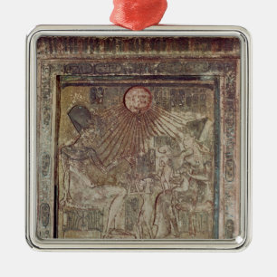 Ornement En Métal Stela dépeignant Aten donnant la vie et