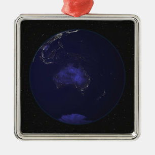 Ornement En Métal Terre entière la nuit montrant les lumières de la 