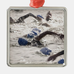 Ornement En Métal Triathletes concurrençant dans la jambe de bain du