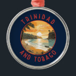 Ornement En Métal Trinité-et-Tobago Caribbean Distressed Circle<br><div class="desc">Trinité-et-Tobago rétro design de voyage vectoriel. Trinité-et-Tobago est connue pour ses plages,  sa culture et sa faune. Le pays est considéré comme l'un des pays les plus prospères et industrialisés des Caraïbes.</div>