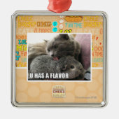 ORNEMENT EN MÉTAL U A UNE SAVEUR (Devant)