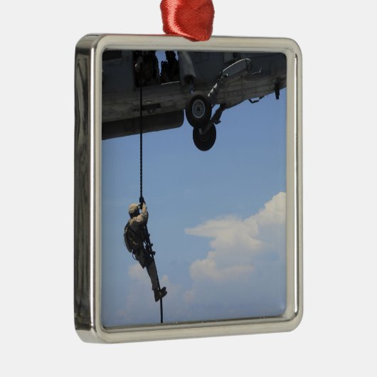 Ornement En Métal Un technicien en élimination d'explosifs (Droite)