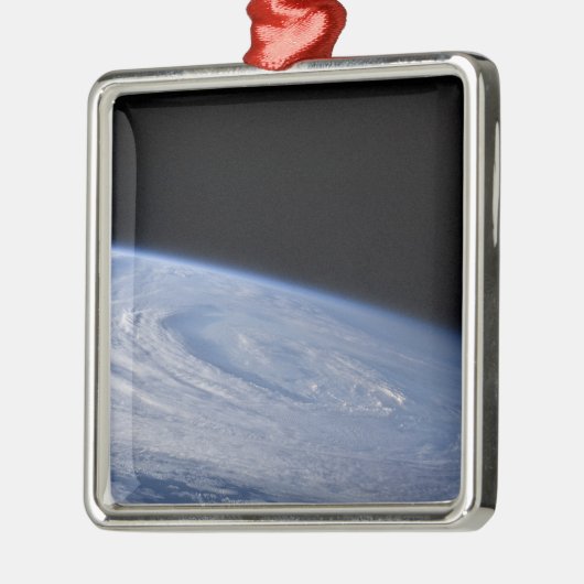 Ornement En Métal Une vue haute oblique (Gauche)