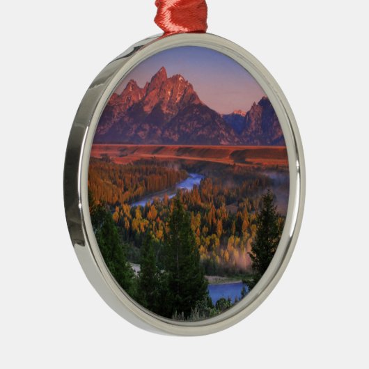 Ornement En Métal Une vue pendant le matin (Droite)