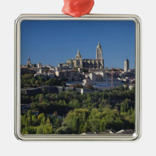 Ornement En Métal Vue élevée de la ville avec la cathédrale de Ségov