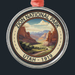 Ornement En Métal Zion National Park Illustration Art de voyage<br><div class="desc">Design d'illustration vectorielle de Sion. Le parc est une réserve naturelle du sud-ouest de l'Utah qui se distingue par les falaises rouges abruptes de Zion Canyon.</div>