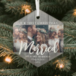 Ornement En Verre 3 Photo Nouveaux mariés 1er Noël Marié Gris Faux W<br><div class="desc">Célébrez un 1er jour férié joyeux en tant que Monsieur. & Mrs avec un collage photo personnalisé 3 "Notre premier Noël Marié" ornement en faux bois gris hexagone. Toutes les formulations et les images de ce modèle sont simples à personnaliser. Si vous préférez, la typographie de script peut lire "Ensemble"...</div>