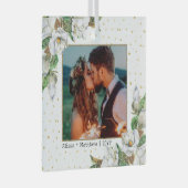 Ornement En Verre Aquarelle Magnolias Mariage de Couple Daté (Avant droite)