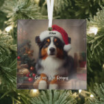 Ornement En Verre Beau berger australien avec Santa Hat<br><div class="desc">Ce magnifique dessin de Noël montre un berger australien adorable portant un chapeau de Père Noël rouge.</div>