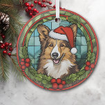 Ornement En Verre Christmas Holly Santa Hat Shetland Sheepdog<br><div class="desc">Voici un joli ornement en verre avec un thème de vitrail, avec un Shetland Sheepdog marron et blanc. Le chien porte un chapeau de Père Noël rouge, avec un arrière - plan bleu ciel. L'image est encadrée dans une jolie bordure verte de houx et de baies rouges. Cela fait un...</div>