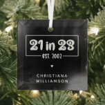 Ornement En Verre Custom 21st Birthday Cadeau 21 en 23 Est 2002<br><div class="desc">Custom 21st Birthday Celebration 21 in 23 Est 2002 Cadeaux d'anniversaire!</div>
