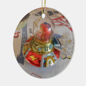 ornement en verre d'astronaute sur le cru de (Gauche)