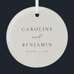 Ornement En Verre Élégant minimaliste crème ivoire Mariage de callig<br><div class="desc">Ajoutez une touche d'élégance intemporelle à votre décor mariage avec ce magnifique ornement de verre minimaliste. Doté d'une crème d'ivoire douce arrière - plan et d'une calligraphie délicate, cet ornement est le parfait mélange de simplicité et de sophistication. Son design propre et moderne en fait un endroit polyvalent pour votre...</div>