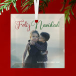 Ornement En Verre Feliz Navidad Belle photo de famille Noël<br><div class="desc">Décor photo de la famille Feliz Navidad avec une belle calligraphie en rouge et vert. Ce magnifique ornement de Noël espagnol de vacances présente un script magnifique et votre nom en blanc sur la photo complète pour un grand cadeau de conservation.</div>