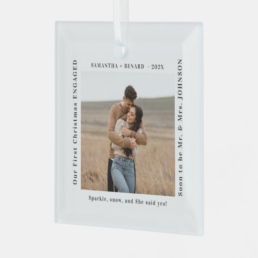 Ornement En Verre First Christmas Engaged Couples Photo (Avant gauche)
