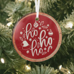 Ornement En Verre Ho Ho Ho Typographie Garder l'arbre de saké<br><div class="desc">Éclairez votre arbre avec cet ornement audacieux et festif avec la typographie blanche Ho Ho Ho entourée d'ornements, de saints, d'un sucre de canne et du casquette de Père Noël — tous contre un arrière - plan rouge joyeux. Le bord en faux bois-tranche ajoute une touche rustique cosy. Un souvenir...</div>