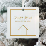 Ornement En Verre Immobilier Entreprise Élégante Personnalisation Go<br><div class="desc">Cet ornement moderne de Noël de réacteur est fait sur mesure avec le nom de votre entreprise immobilière sous le nom de l'agent dans la typographie or chic. Ce design minimaliste présente un dessin simple d'une maison. Un cadeau contemporain pour un agent qui travaille pour vous aider à acheter une...</div>