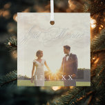 Ornement En Verre Les nouveaux mariés viennent de se marier Mariage<br><div class="desc">L'ornement en étain "Just Married" pour les jeunes mariés. Cliquez sur "Customiser" pour déplacer les éléments,  ajouter ou modifier les polices,  la taille et l'emplacement des couleurs.</div>
