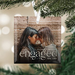 Ornement En Verre Notre première photo personnalisée de Noël<br><div class="desc">Un élégant gardien de votre année fiançailles,  ce bel ornement en verre affiche une photo préférée avec "notre premier fiancé de Noël" recouvert de lettres blanches agrémentées d'étoiles. Personnalisez avec vos initiales et l'année.</div>