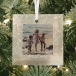 Ornement En Verre Photo de Noël de famille ivoire<br><div class="desc">Votre photo préférée sur les feuilles blancs, les baies et les points et N'IMPORTE QUEL arrière - plan COULEUR (nous montrons l'ivoire). CONSEIL : Téléchargez une haute résolution, photo recadrée en forme de carré. Cet ornement de Noël fait un cadeau mémorable pour la famille et les amis ou créer juste...</div>