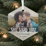Ornement En Verre Photo fiançailles Elle A Dit Oui ! Marbré de Noël<br><div class="desc">Célébrez une joyeuse proposition de Noël et fiançailles avec une photo personnalisée imitation marbre hexagone ornement en verre. Les images et tout le texte de ce modèle sont simples à personnaliser, y compris le libellé qui dit "Il a posé la question ... elle a dit oui!" (CONSEIL EN MATIÈRE DE...</div>