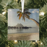 Ornement En Verre Plages tropicales | Plages, Bora Bora<br><div class="desc">Cette photo de Getty Images extraordinaire présente des cabanes de plage à Bora Bora.</div>