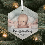 Ornement En Verre Premier Noël du bébé Simple 1 Photo Script noir<br><div class="desc">Célébrez les joies simples de votre nouveau membre de la famille avec une photo personnalisée "My First Christmas" en forme d'hexagone ornement en verre. Le design neutre est adapté pour un nouveau bébé garçon ou une nouvelle fille. Image et toute la formulation de ce modèle sont simples à personnaliser. La...</div>