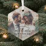 Ornement En Verre Premier Noël en tant que Mr & Mrs ∙ Simple Photo O<br><div class="desc">Célébrez un 1er jour férié joyeux en couple marié avec une photo personnalisée "Notre premier Noël en tant que Monsieur. & Mme" ornement en forme d'hexagone. Image et toute la formulation de ce modèle sont simples à personnaliser. (CONSEIL EN MATIÈRE DE PLACEMENT D'IMAGE : Une façon simple de centrer une...</div>