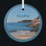 Ornement En Verre Sand Beach Parc national de l'Acadie<br><div class="desc">Plage de sable Parc national Acadia Ornement en verre. La première étape de la boucle du parc national Acadia est Sand Beach. Personnalisez cette belle image haute résolution avec votre nom de famille et l'année de votre visite.</div>