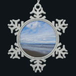 Ornement Flocon De Neige Bethany Beach I<br><div class="desc">Certaines plages de la côte Est regorgent de monde et de bâtiments, d'autres sont pleines de nature. Voici une simple photo de plage d'une plage tranquille du Delaware, Bethany Beach, pendant la basse saison en avril. Cette photo est également présentée comme le fond d'écran large "Bethany Beach I" de MLeWallpapers.com....</div>