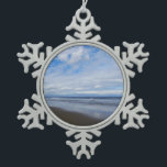 Ornement Flocon De Neige Bethany Beach I<br><div class="desc">Certaines plages de la côte Est regorgent de monde et de bâtiments, d'autres sont pleines de nature. Voici une simple photo de plage d'une plage tranquille du Delaware, Bethany Beach, pendant la basse saison en avril. Cette photo est également présentée comme le fond d'écran large "Bethany Beach I" de MLeWallpapers.com....</div>