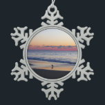 Ornement Flocon De Neige Bethany Beach Sunrise I<br><div class="desc">Certaines plages de la côte Est regorgent de monde et de bâtiments, d'autres sont pleines de nature. Voici une photo du lever du soleil sur une plage tranquille du Delaware, Bethany Beach, pendant la basse saison en avril. Consultez notre magasin pour plus de belles photos du lever du soleil. Cette...</div>