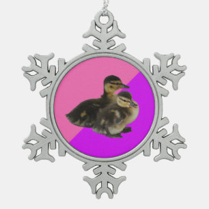Ornement Flocon De Neige Canetons sur framboise rose et sorbet violet