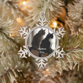 Ornement Flocon De Neige Chat tigré personnalisé et chat Tuxedo attendant l