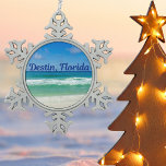 Ornement Flocon De Neige Destin Florida Beach Photographie<br><div class="desc">Une belle photo de plage prise dans la destination de vacances idéale de Destin,  Floride. Les magnifiques eaux vertes de Sandestin se lavent jusqu'au bord de mer sablonneux sous un ciel bleu serein pour faire la photo de vacances pittoresque parfaite.</div>