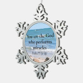 Ornement Flocon De Neige Dieu qui exécute Miracles Ocean Blue Bible Verse (Vue impression)