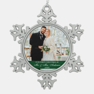 Ornement Flocon De Neige Élégant Script Notre premier Noël Vert